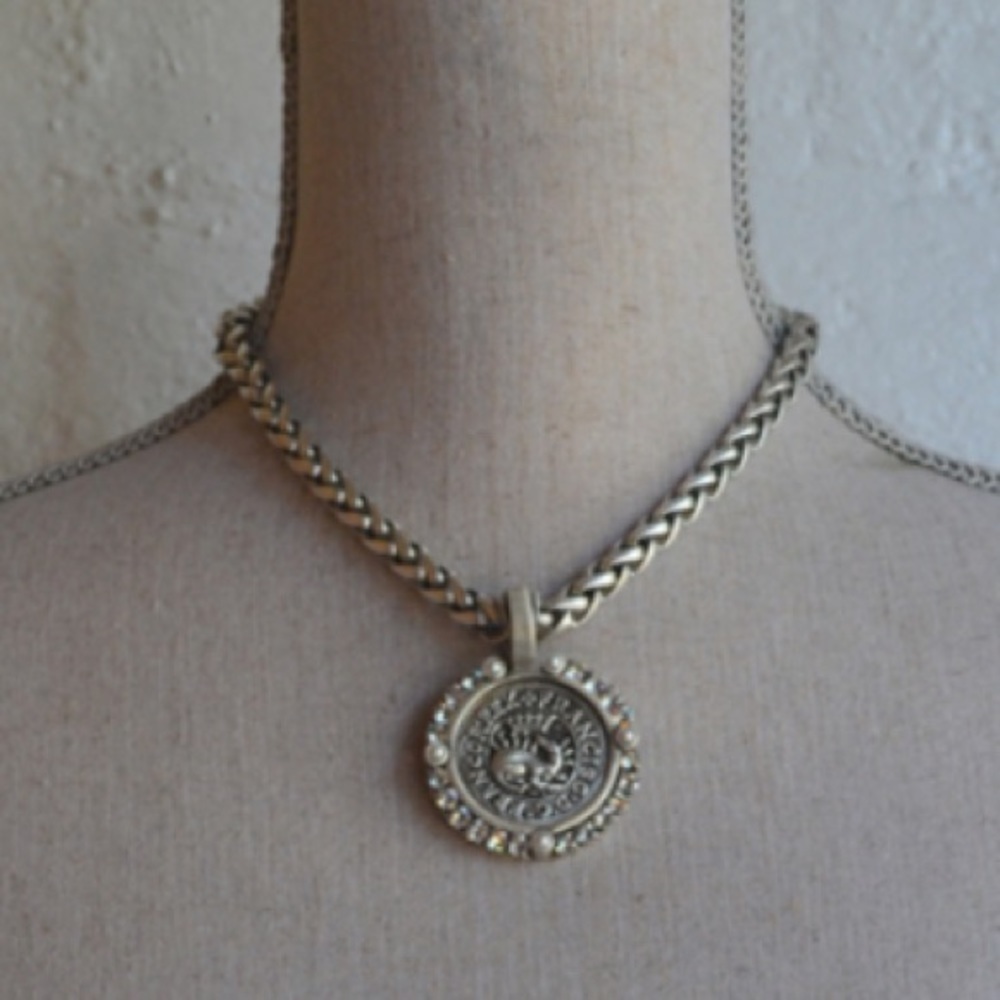 French Kande necklace with CHEVAL CHAIN ,DRAGO MEDALLION AND EURO CRYSTAL - Picture 2 of 2